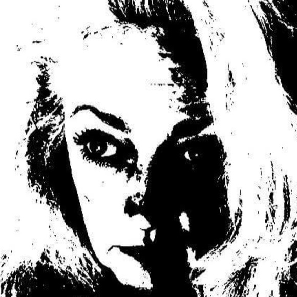 Meet your Posher, Patricia, aka ReillyDarby ๐ฉท - Picture 2 of 9